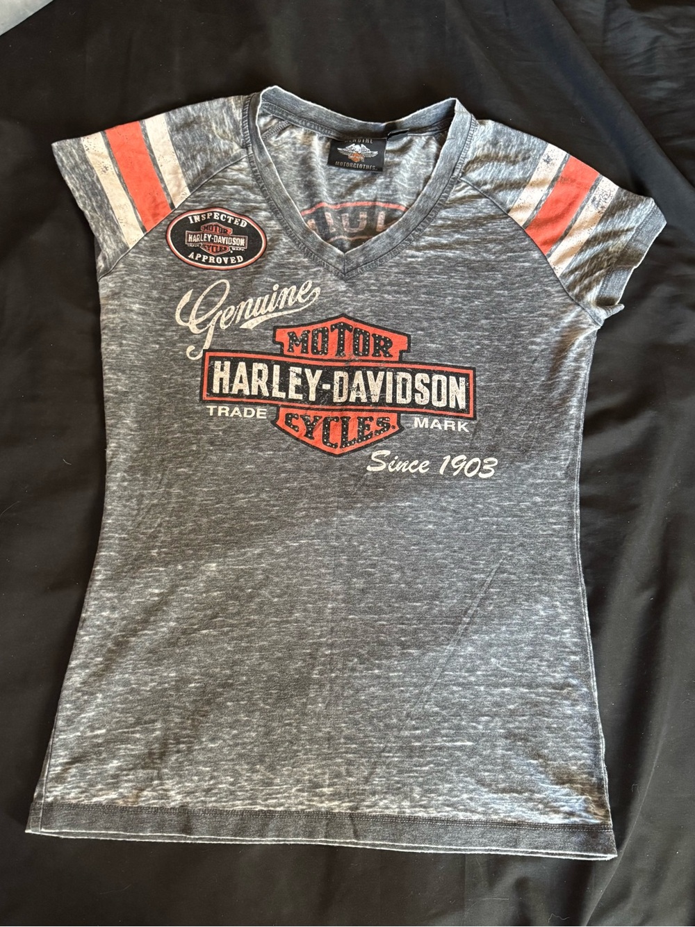 Harley-Davidson Y2K Gray V-Neck Graphic Tee with rhinestones